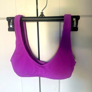 Billabong Bikini
Adorable hot pink bikini
XS